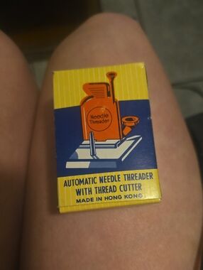 Automatic Needle Threader Box - Yellow & Blue